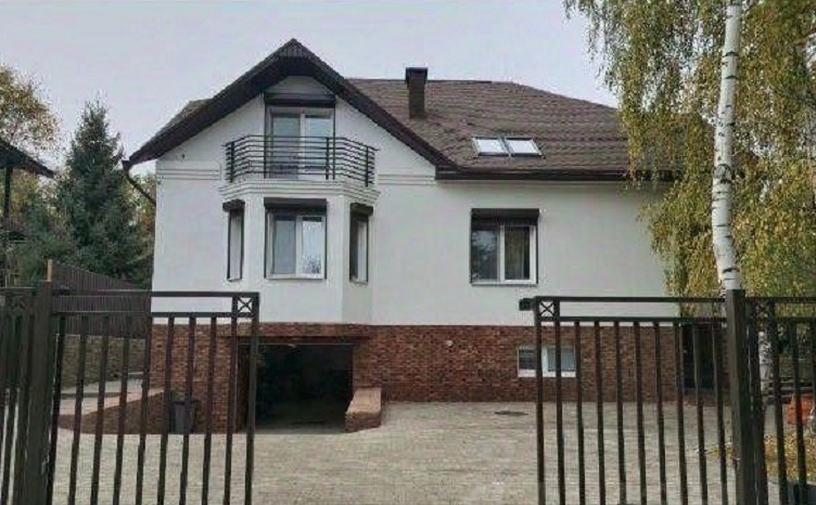 В Саратове дом в лесу с белками оценили в 63 миллиона рублей