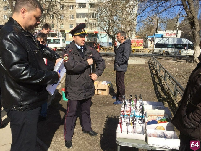 На Пензенской в Саратове незаконно торговали очками и нижним бельем 
