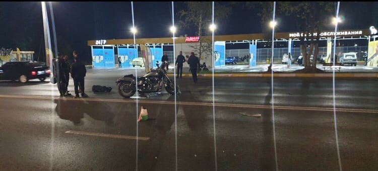 Водитель иномарки протаранил мотоцикл на Шехурдина
