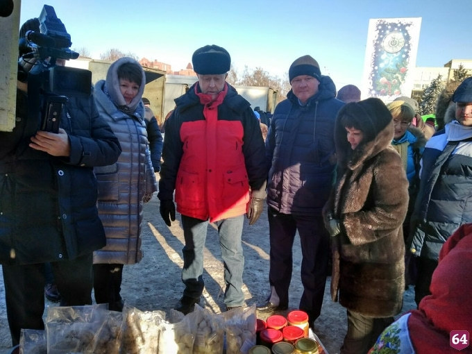 Радаев потребовал очистить Театральную площадь от «киселя»