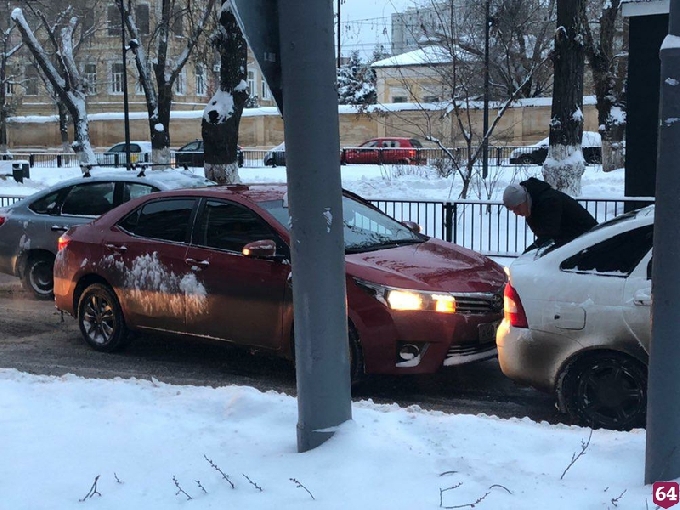 На Рахова автоледи за рулем «Тойоты» врезалась в «Ладу» 