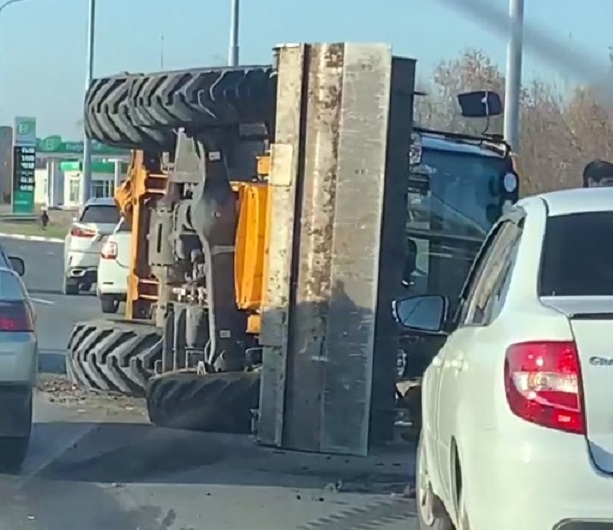 Появилась видеозапись смертельного ДТП с трактором под Саратовом