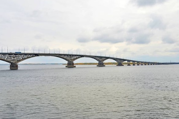 Саратовский губернатор анонсировал ремонт моста через Волгу