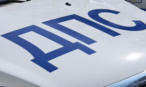 Полиция ищет очевидцев необычного ДТП со сходом наледи с машины 