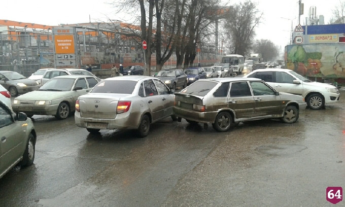 Въезд в «Оранжевый» заблокирован из-за незначительного ДТП