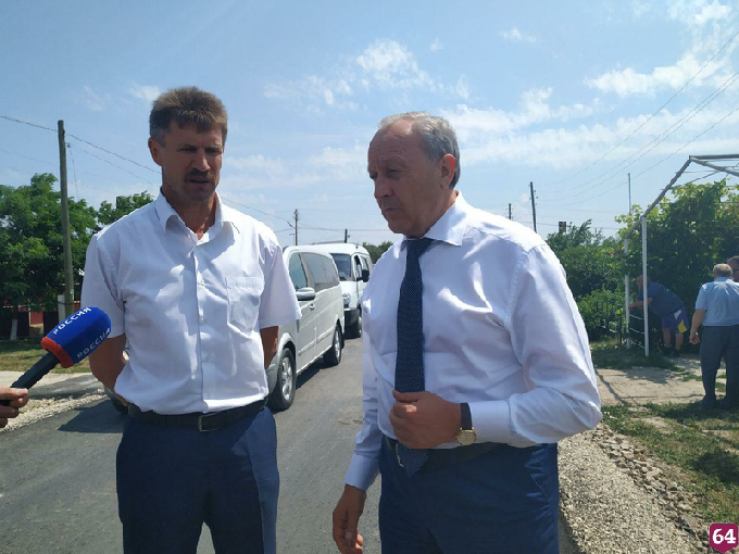 Радаев высоко оценил ремонт дорог в Алгайском районе