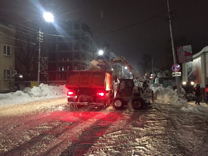 В Саратове перекрыли ряд улиц для расчистки снега