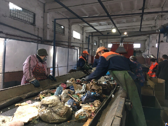 В Энгельсе на мусорном конвейере нашли новый ноутбук