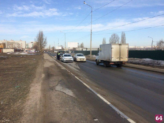 Провал дороги на Технической спровоцировал ДТП 