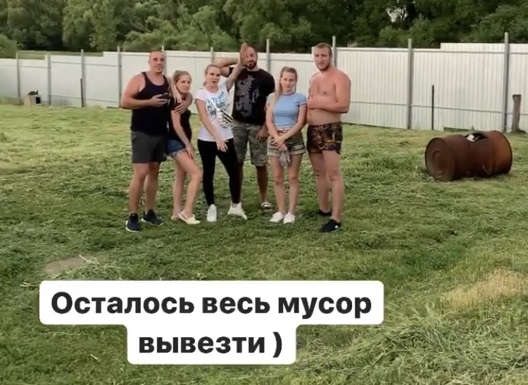 Саратовские блогеры убрались в новом доме переболевшего коронавирусом пенсионера