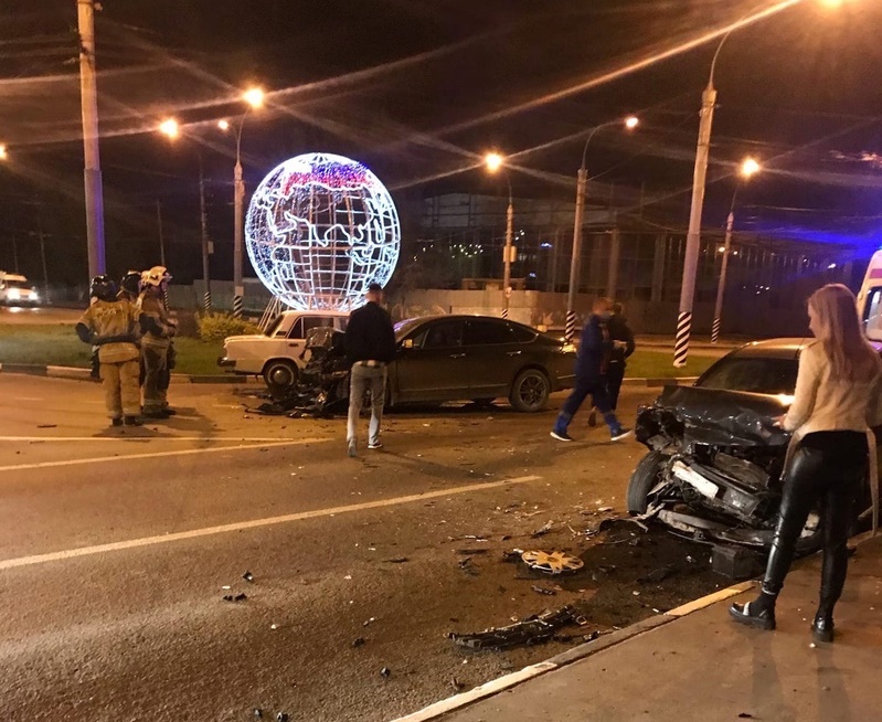 На кольце перед мостом произошло лобовое ДТП