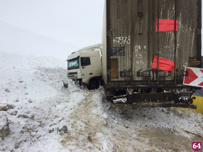 В Саратовской области вылетела в кювет фура из Ненецкого округа 