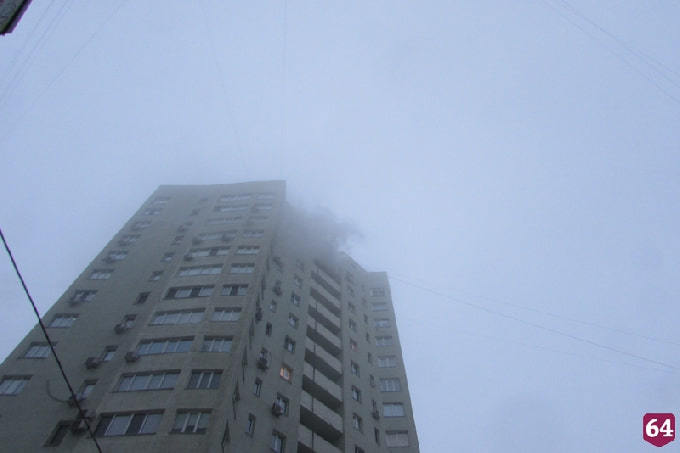 На проспекте 50 лет Октября горит жилая высотка
