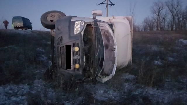 В перевернувшейся «Газели» пострадал молодой водитель
