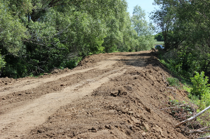 В саратовском поселке построили 300-метровую плотину