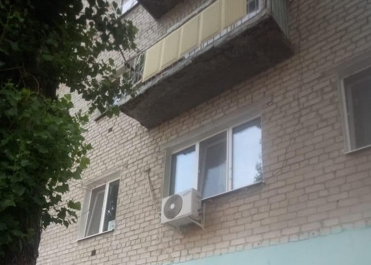 Горожан перепугал продолжительный плач ребенка на балконе