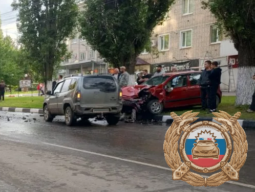 Два водителя пострадали в массовой аварии на Советской