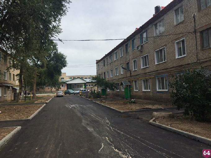 Губернатору не понравилось отсутствие лавочек в отремонтированном дворе