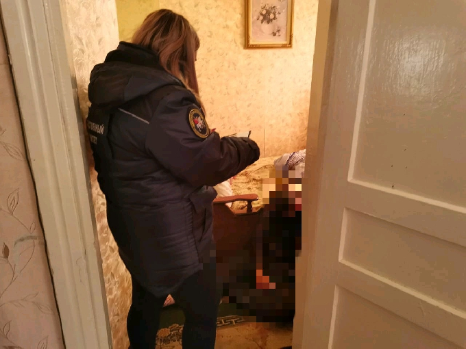 Раненный в шею мужчина истек кровью