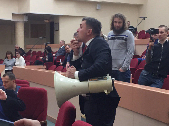 Коммунисты пытались сорвать заседание областной думы 