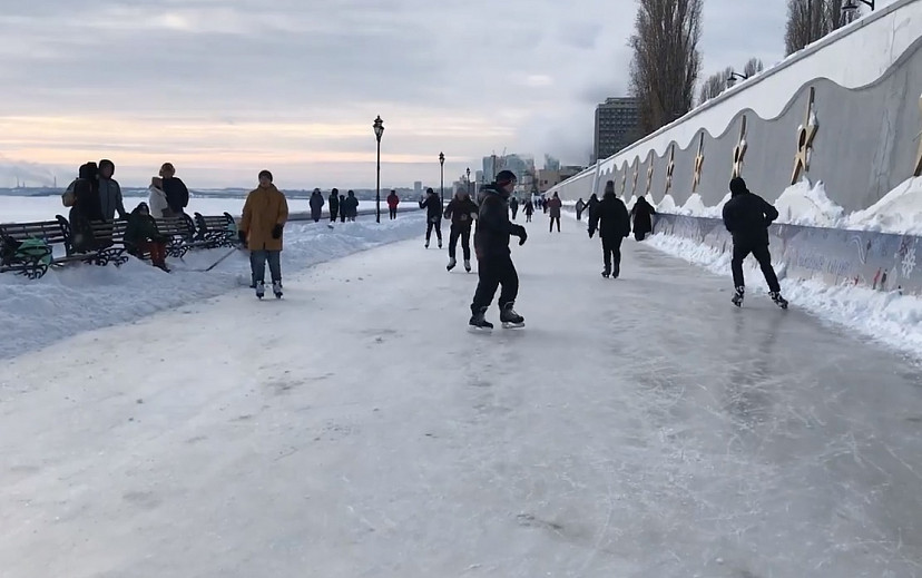 В Саратове остается закрытым один каток