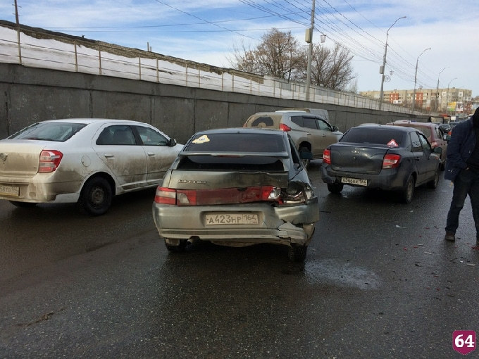 Выезд из Юбилейного заблокирован из-за массового ДТП 
