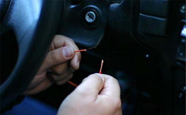 В новогоднюю ночь подросток из Саратова разбил угнанный автомобиль в ДТП