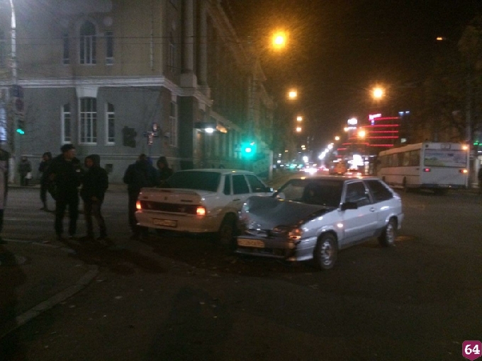 ДТП в центре Саратова привело к двухчасовой пробке