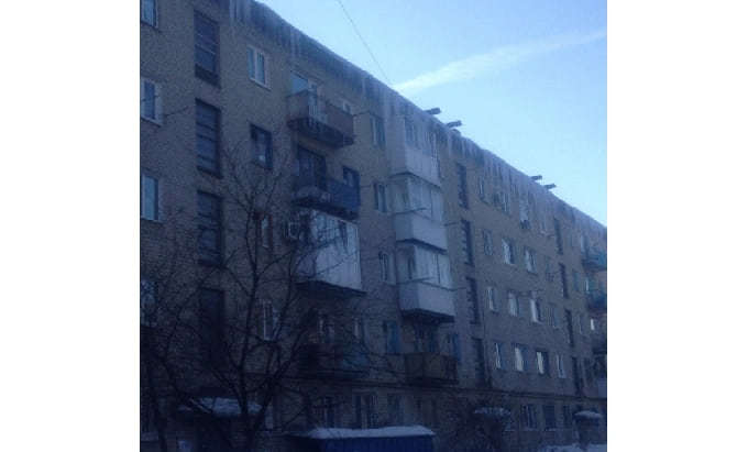 На Вологодской «выросли» сосульки размером с этаж 