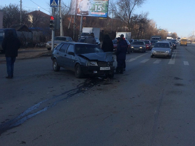 На Молочке водитель и пассажир «Лады» разбили головы в ДТП с иномаркой