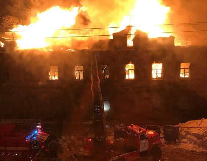 Саратовские студенты вызволили инвалидов из горевшего дома на Аткарской