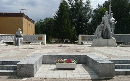 В Саратовской области подростки повредили бюсты Героев Советского Союза