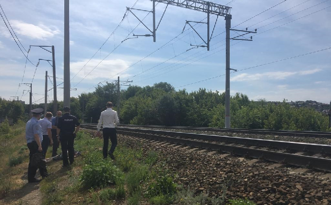 В Саратове электричка насмерть сбила женщину 