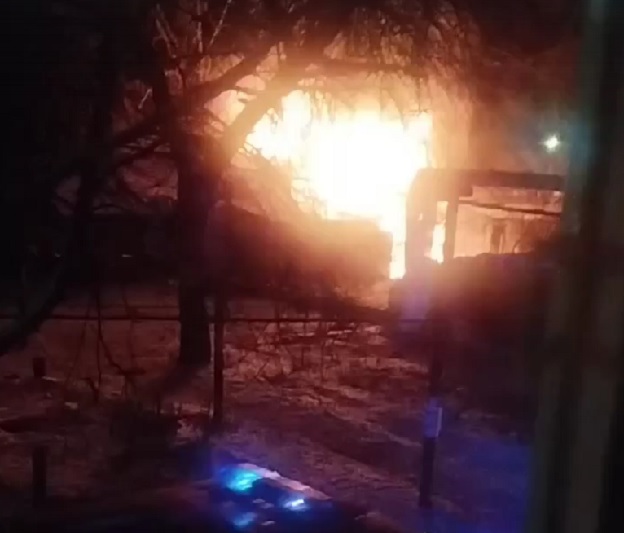 Саратовцы сообщили о третьем пожаре в расселенном доме
