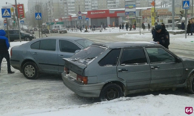 Лихач спровоцировал аварию у разделительной полосы