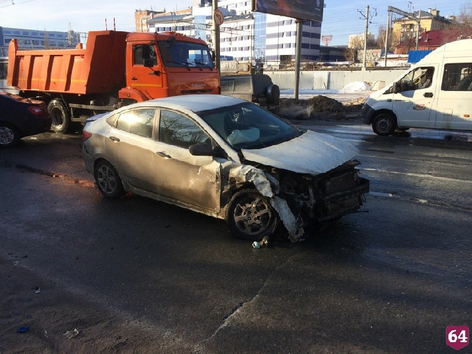 На Шехурдина произошло лобовое столкновение автомобилей 