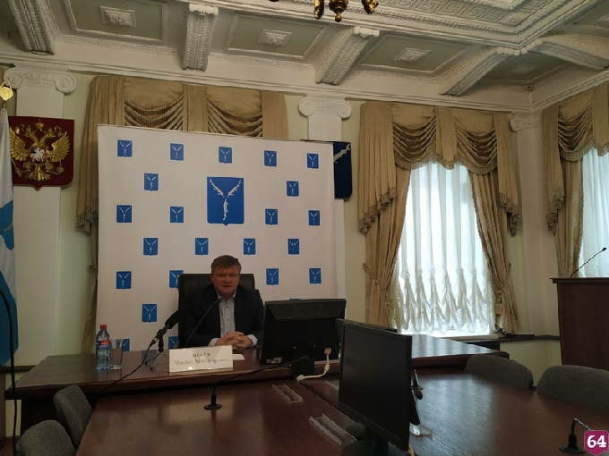 Глава Саратова приехал на работу на общественном транспорте