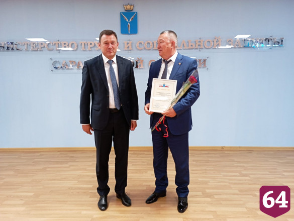 Сотрудники Энгельсского дома-интерната получили награды в профессиональный праздник