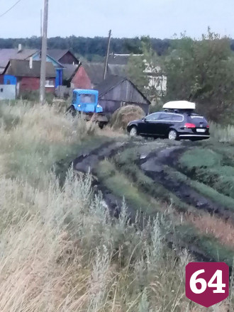 Спасатели эвакуировали застрявший в поле автомобиль с 3 детьми