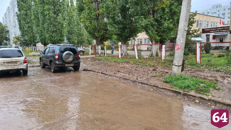 Под Саратовом дети ходят в художественную школу по грязному месиву