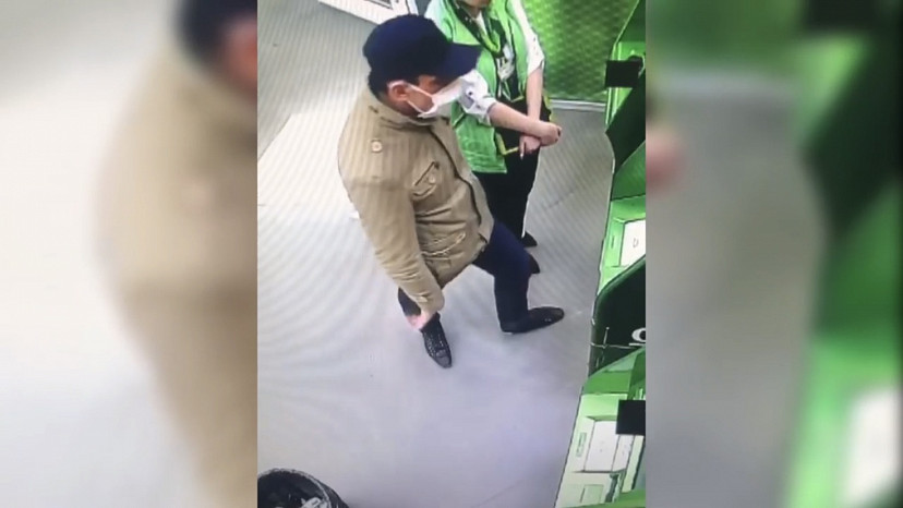 В Саратове мужчина обворовал пенсионерку в маршрутке и попал на камеры