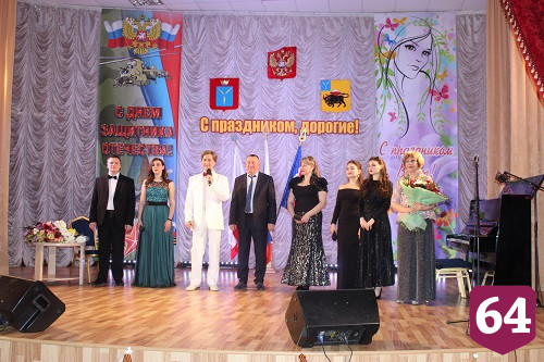 В энгельсском интернате пел Сметанников и вручали юбилейные медали 