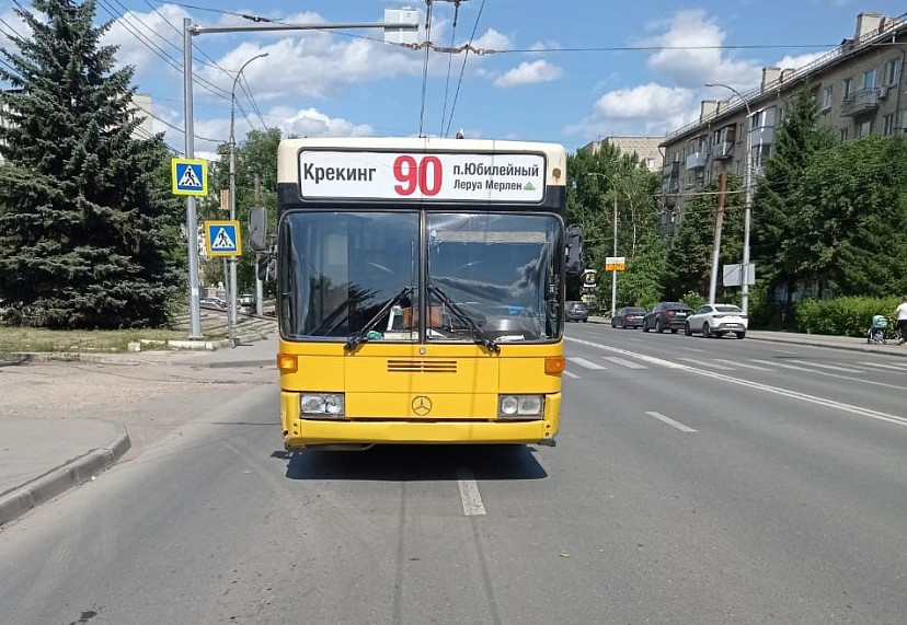 В Саратове автобус наехал на 18-летнего юношу