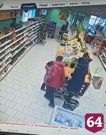 Саратовцев напугала неадекватная женщина в магазине