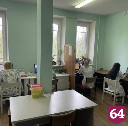 Минздраву пожаловались на долгое ожидание вакцинации в поликлинике Саратова