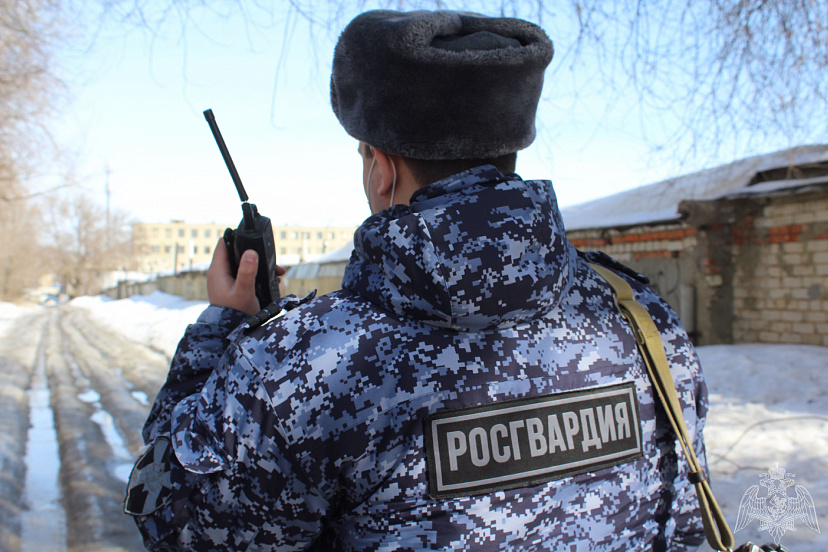 Мужчина сорвал с прохожей золотой крестик и хотел сдать в ломбард