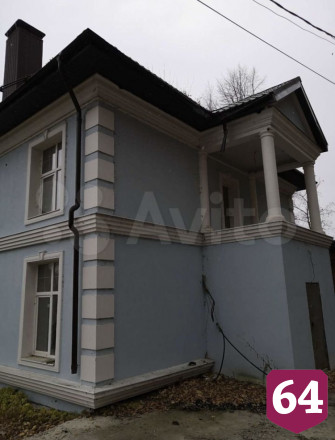 В Саратове за 20 млн продают коттедж с личным берегом Волги