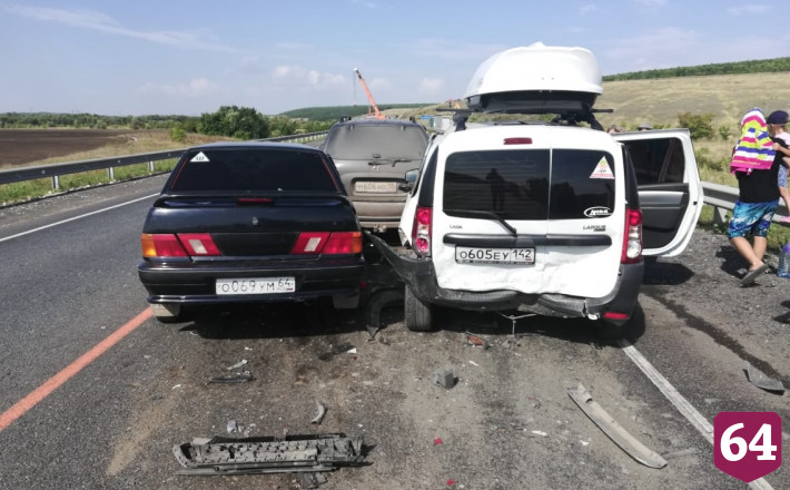Виновник массового ДТП под Саратовом умер в больнице