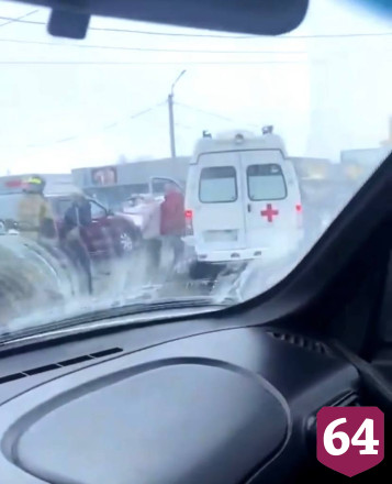 У рынка под Саратовом произошла массовая авария