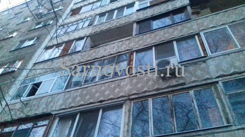 Жительница Саратова погибла при падении из окна 5-го этажа